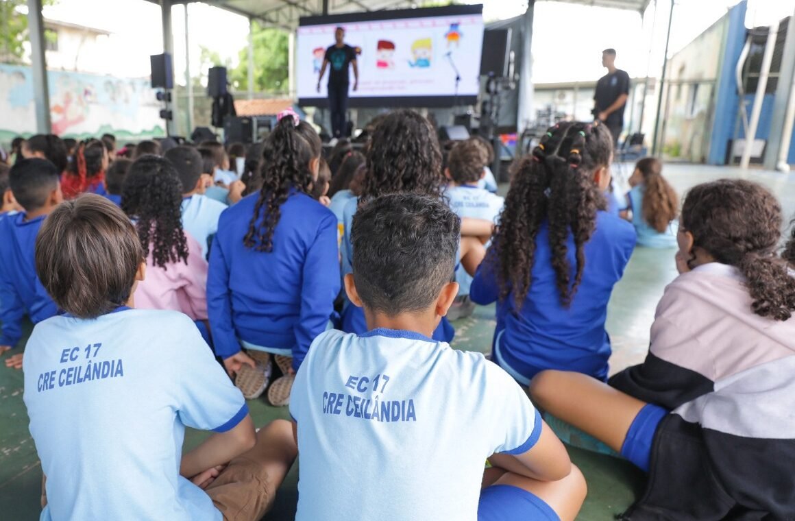 criancas-escola-e1760484039399.jpg