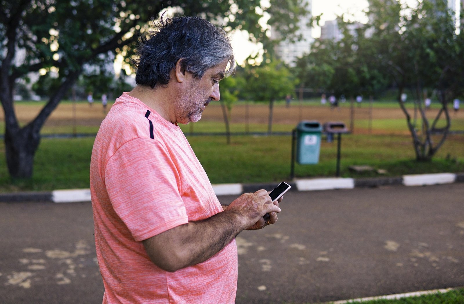 joshuaworoniecki-elderly-man-5296023_1920.jpg
