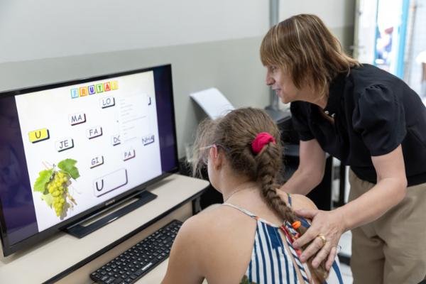 CLDF realiza sessão solene em homenagem ao Dia do Monitor Educacional