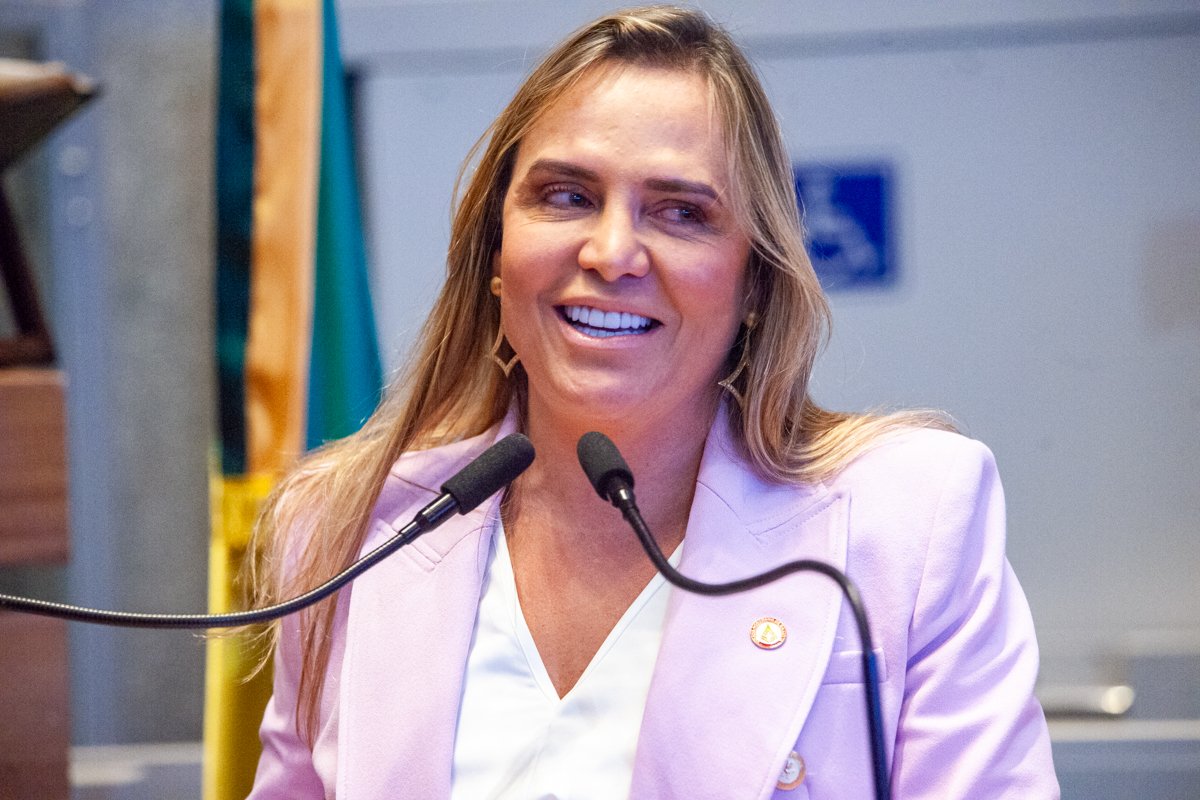 2411912EE-104.jpg