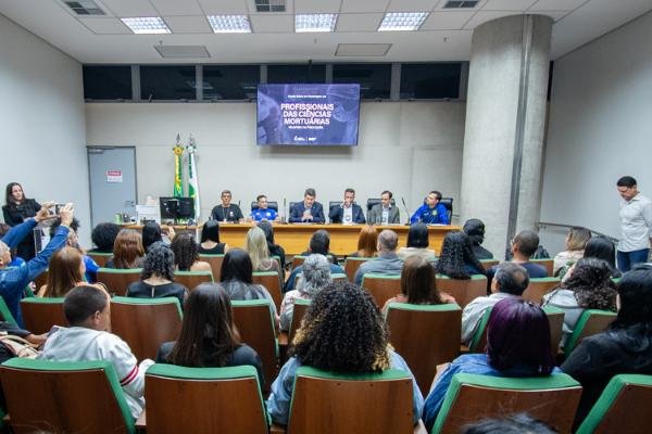 Sessão solene homenageia profissionais que atuam na necropsia