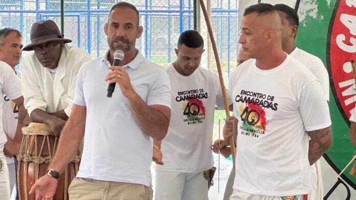 Governo-do-DF-reforca-apoio-a-capoeira-na-celebracao-dos-40-anos-do-Grupo-Senzala-696x391.jpeg