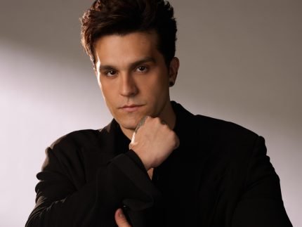 foto-luan-santana-19-anos-no-topo-e-uma-carreira-sem-tropecos-430x323.jpg