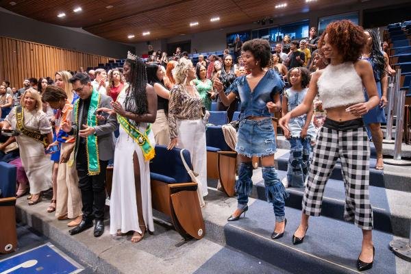 7ad7ba07-b766-3d4f-7c5a-b0034de69984.jpeg CLDF homenageia idealizadores e participantes do projeto “Sou Afro, Sou Beleza Afro Brasil”