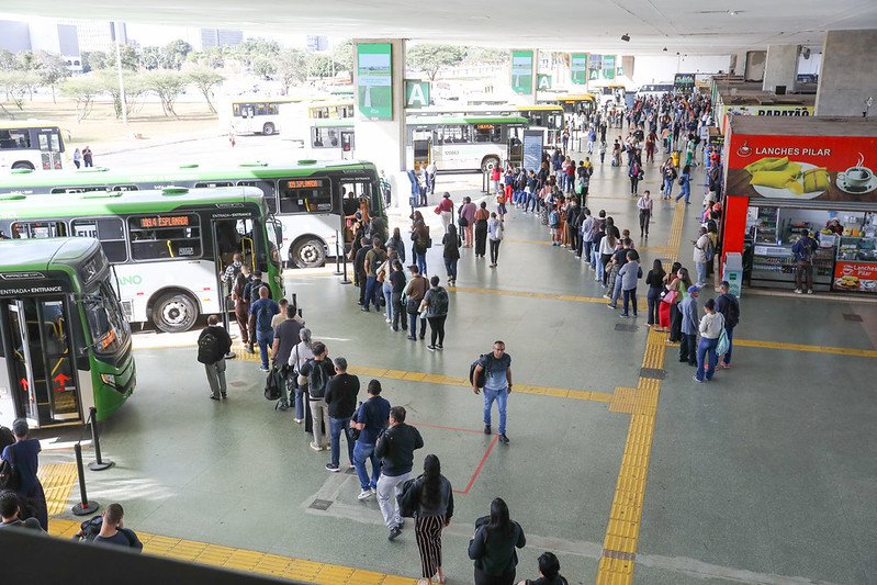 Rodoviários suspendem greve após acordo com empresas no DF