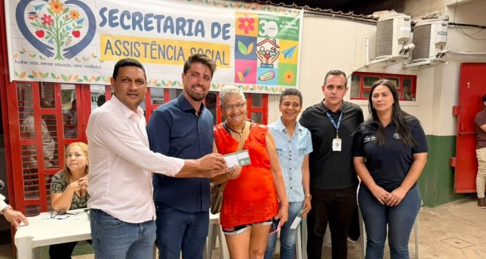 Valparaíso entrega 168 cartões de programas sociais a famílias do município