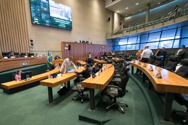 Parlamentares abordam falhas no Cras e nos cálculos para compensação por geração de energia
