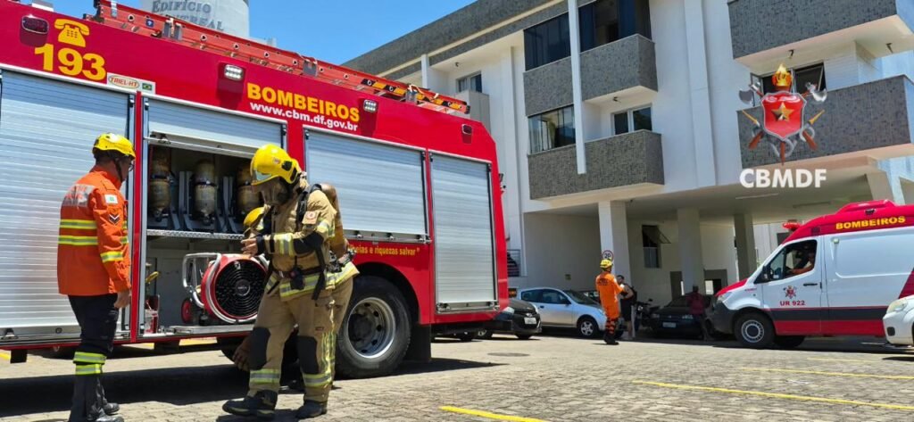 Bombeiros controlam incêndio em apartamento na Asa Norte