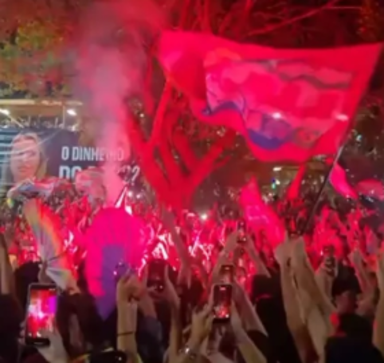Estudantes da UnB fazem ato em apoio à reeleição de Lula