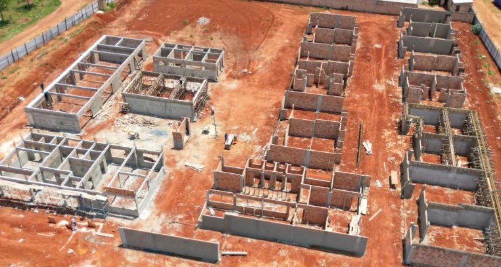 Obras de infraestrutura urbana em Luziânia, Goiás.