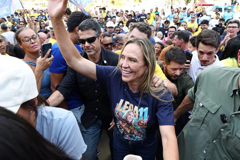 Panfleto com número errado de Celina Leão é encontrado no Cruzeiro