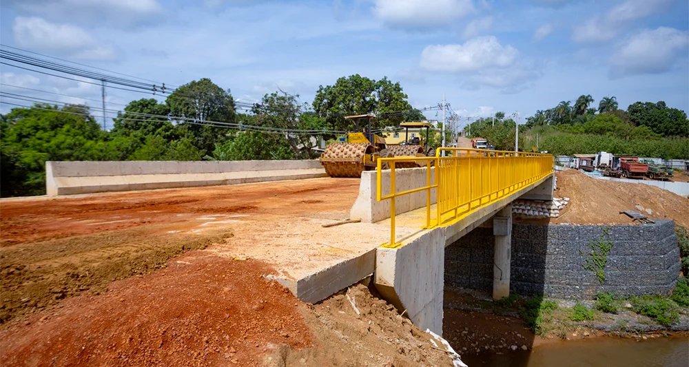 Ponte entre Pacaembu e Pedregal avança com nivelamento do solo em Novo Gama