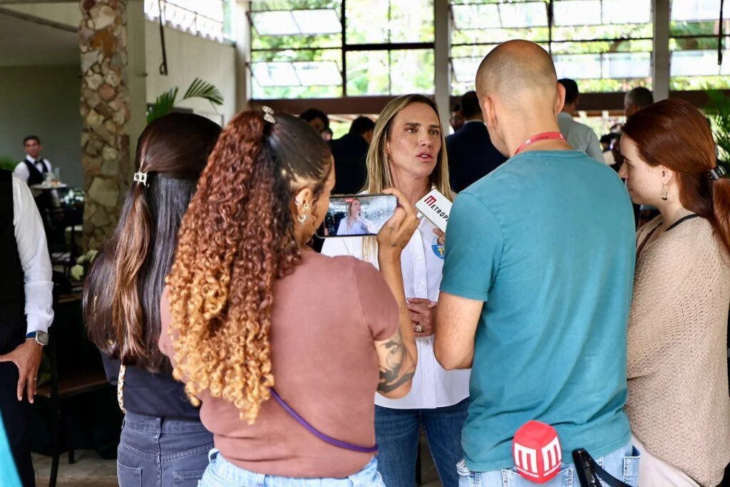 Governadora Celina Leão — Gustavo Rocha Vice